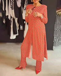 Costume élégant fendu à pois