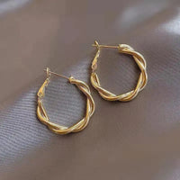 Boucles d'oreilles élégantes en or avec nœud