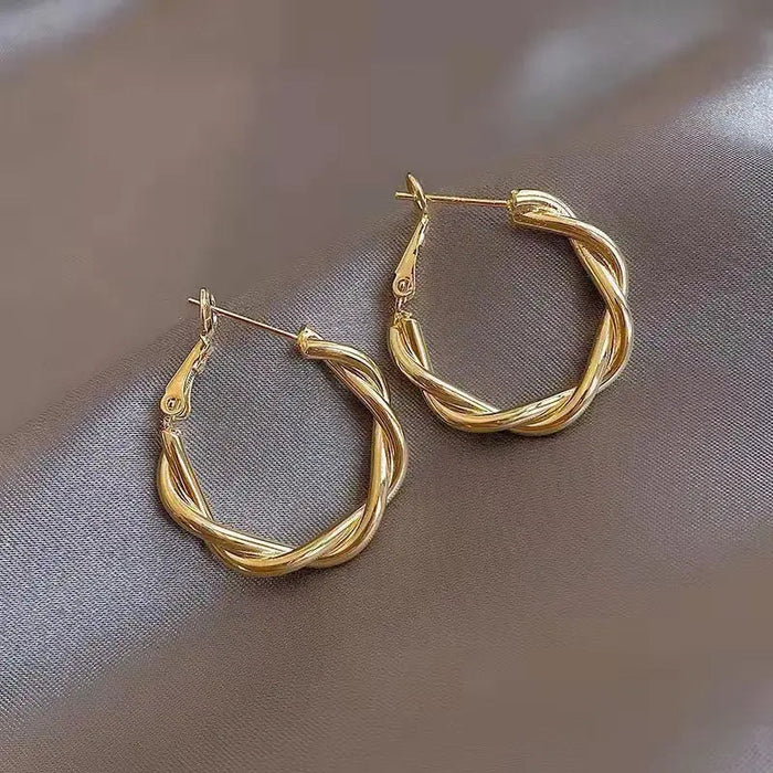 Boucles d'oreilles élégantes en or avec nœud