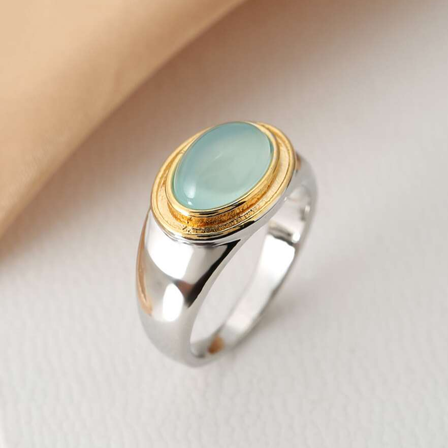 Bague vintage avec pierre de lune verte